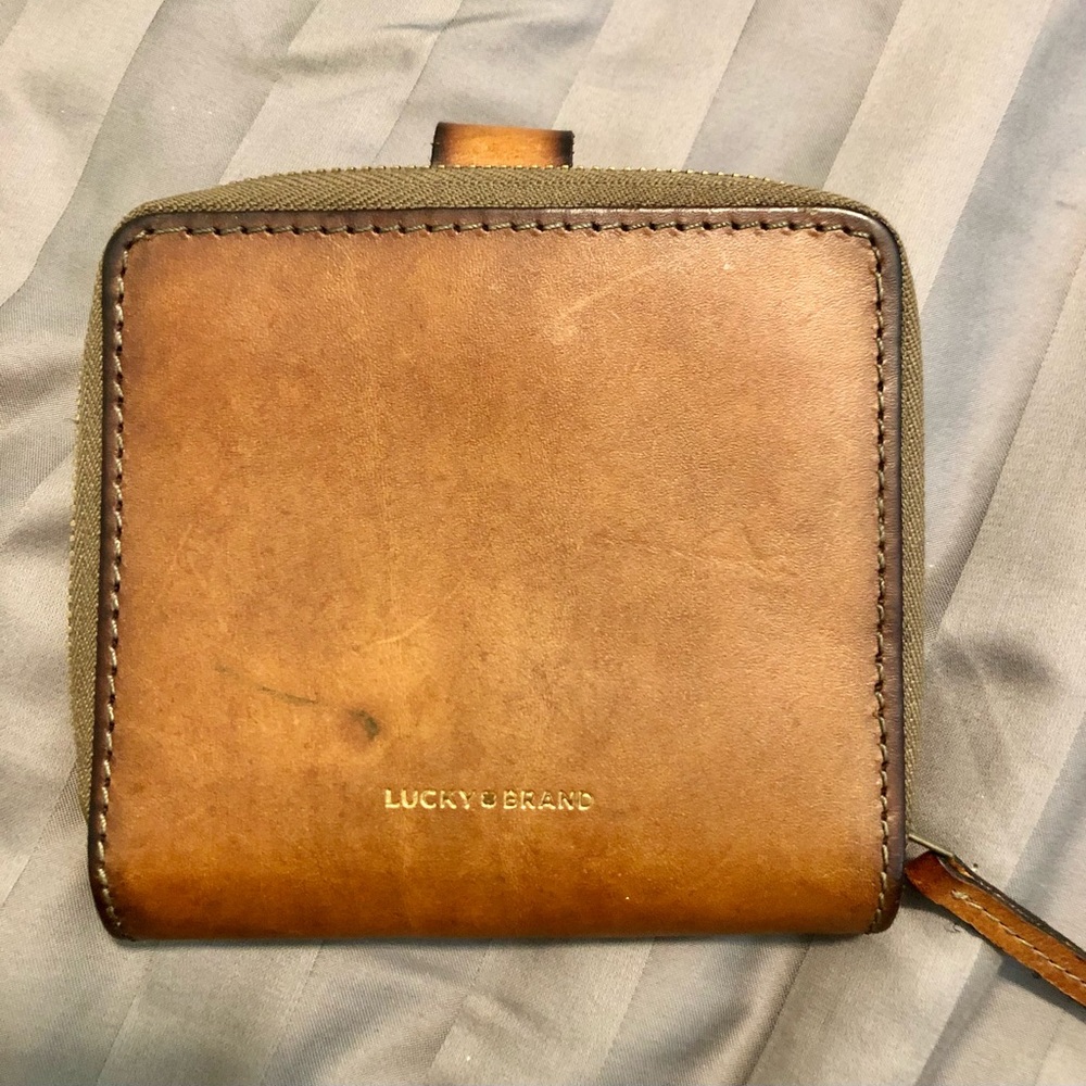 Lucky Brand Leather Wallet - very cute!